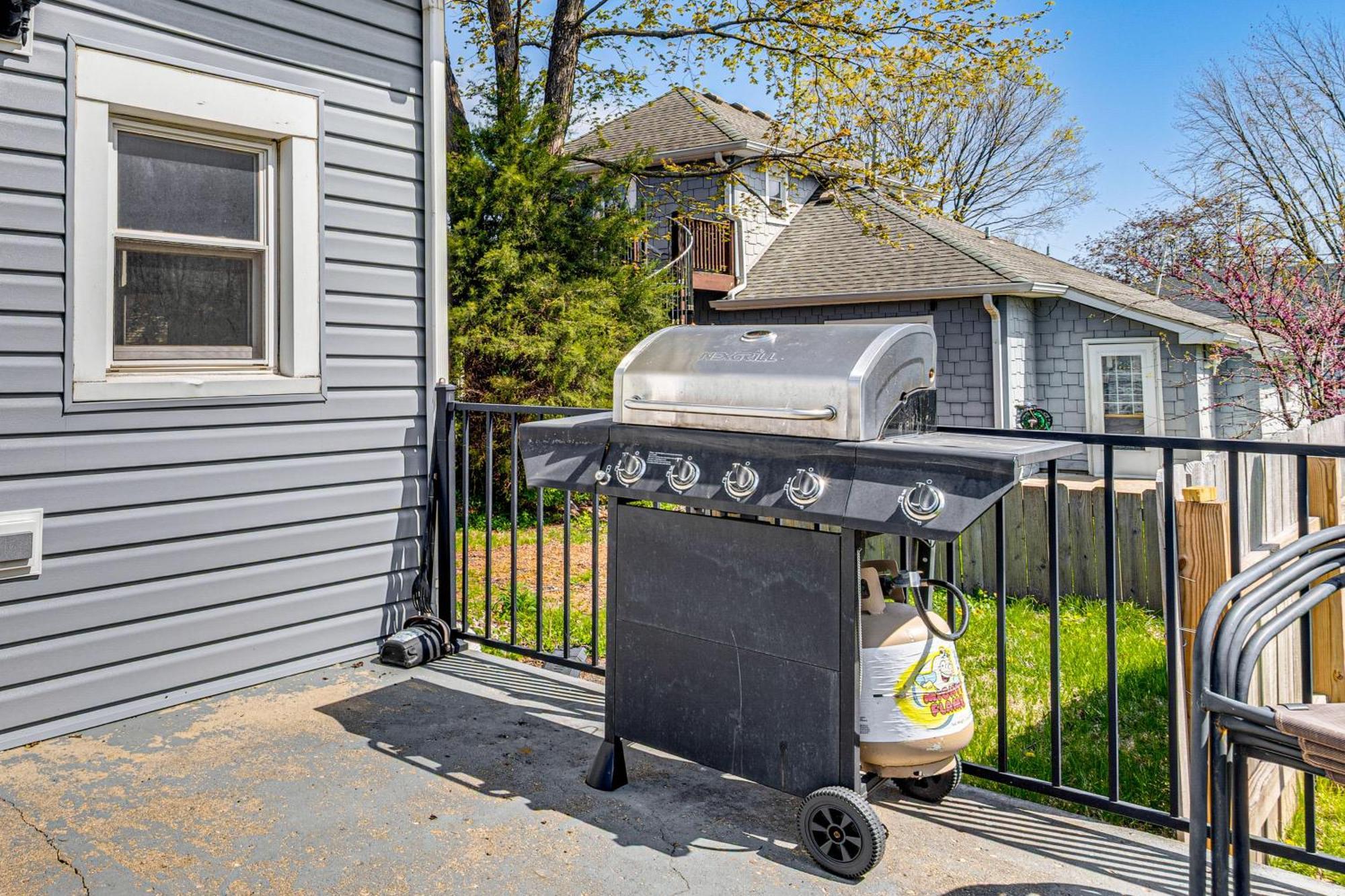 The Junction Victorian Home In Quaint Fortville! Exterior foto