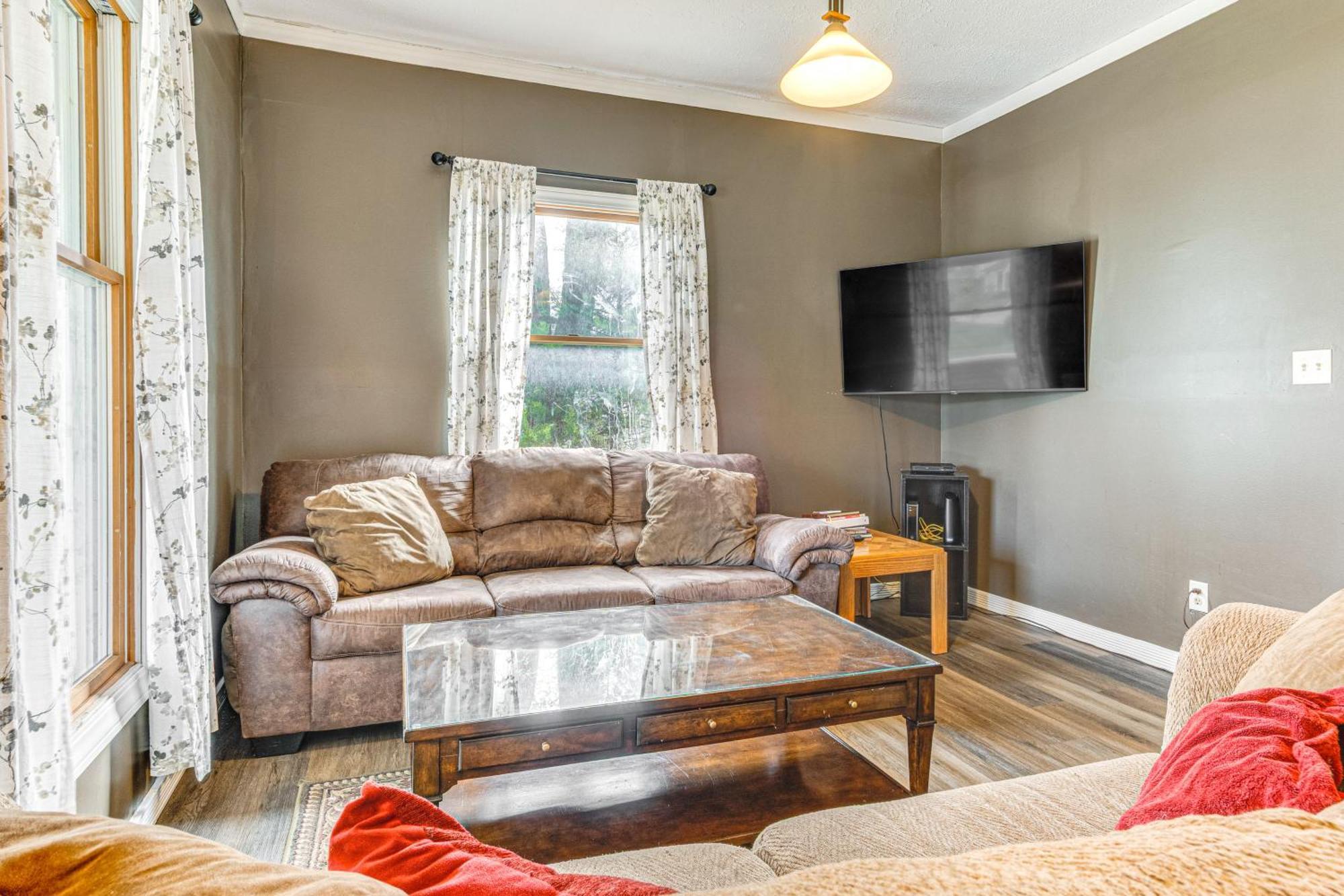 The Junction Victorian Home In Quaint Fortville! Exterior foto